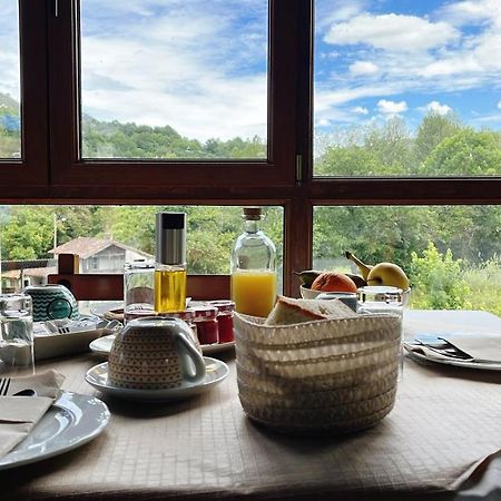 Hotel Avelina Onís Екстериор снимка