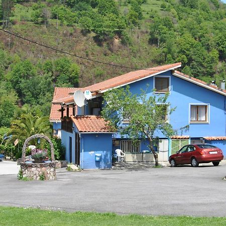 Hotel Avelina Onís Екстериор снимка