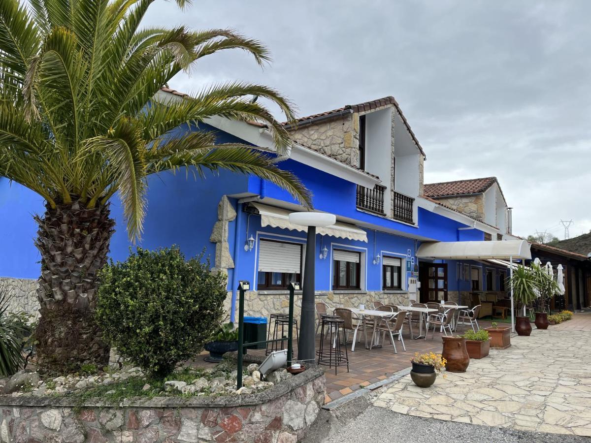 Hotel Avelina Onís Екстериор снимка