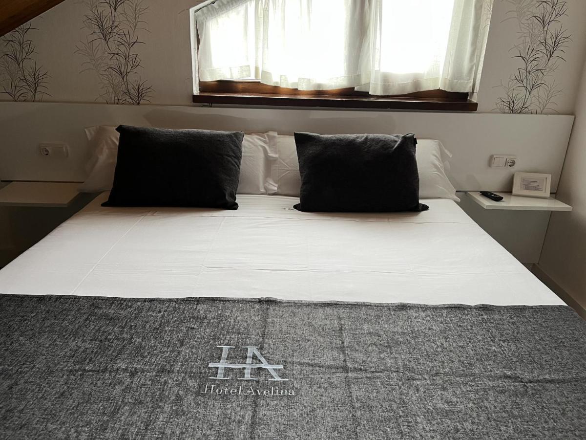 Hotel Avelina Onís Екстериор снимка