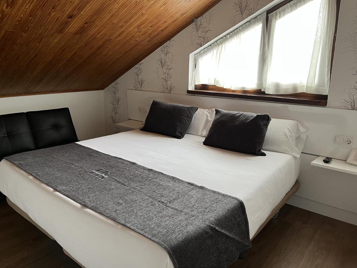 Hotel Avelina Onís Екстериор снимка