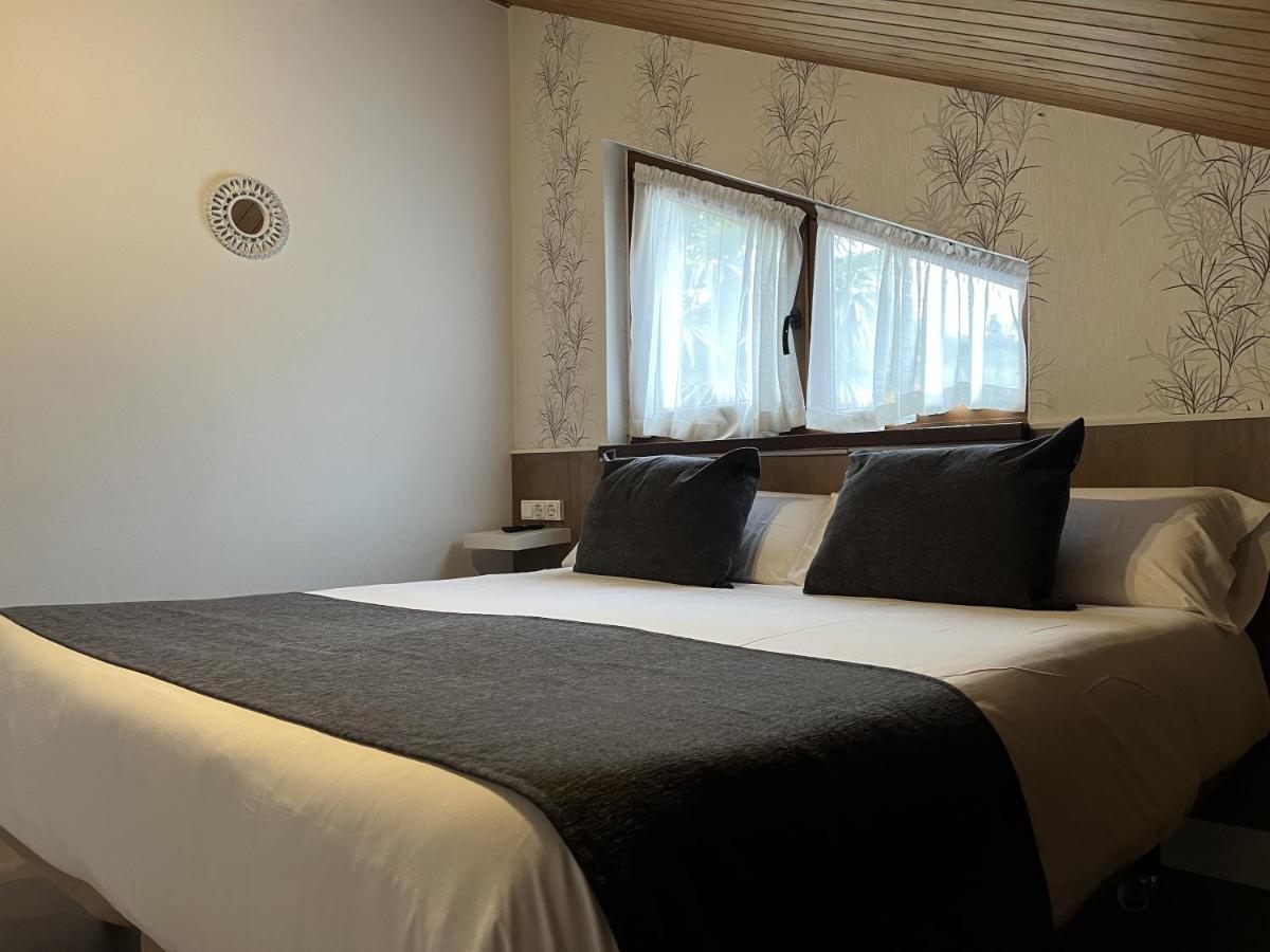 Hotel Avelina Onís Екстериор снимка