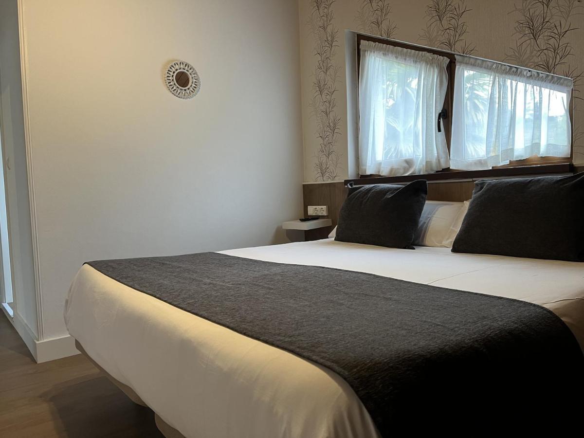 Hotel Avelina Onís Екстериор снимка