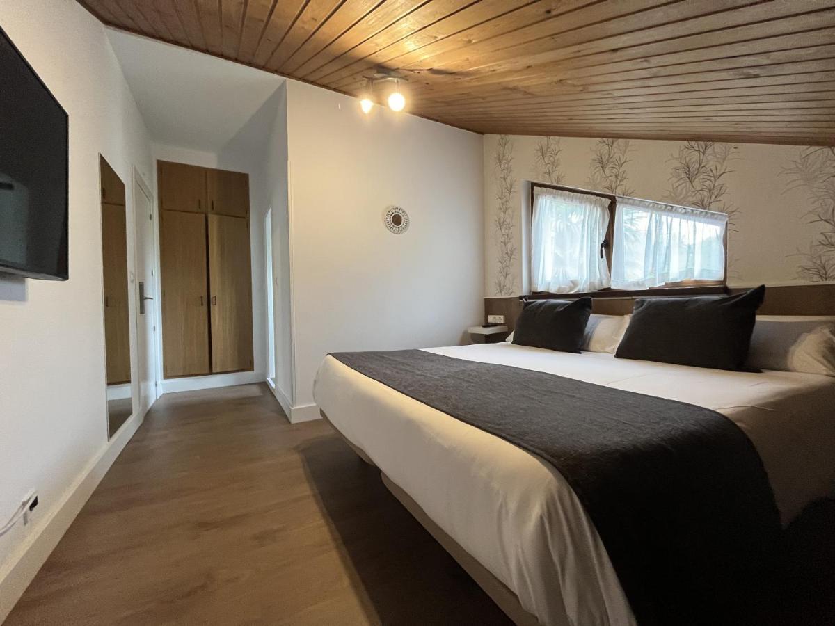 Hotel Avelina Onís Екстериор снимка