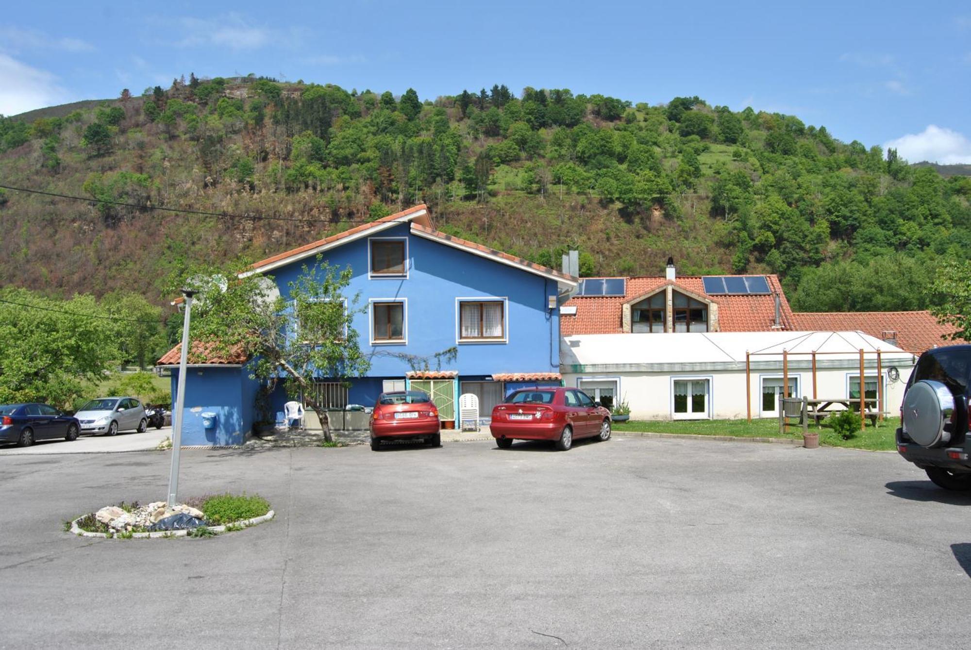 Hotel Avelina Onís Екстериор снимка