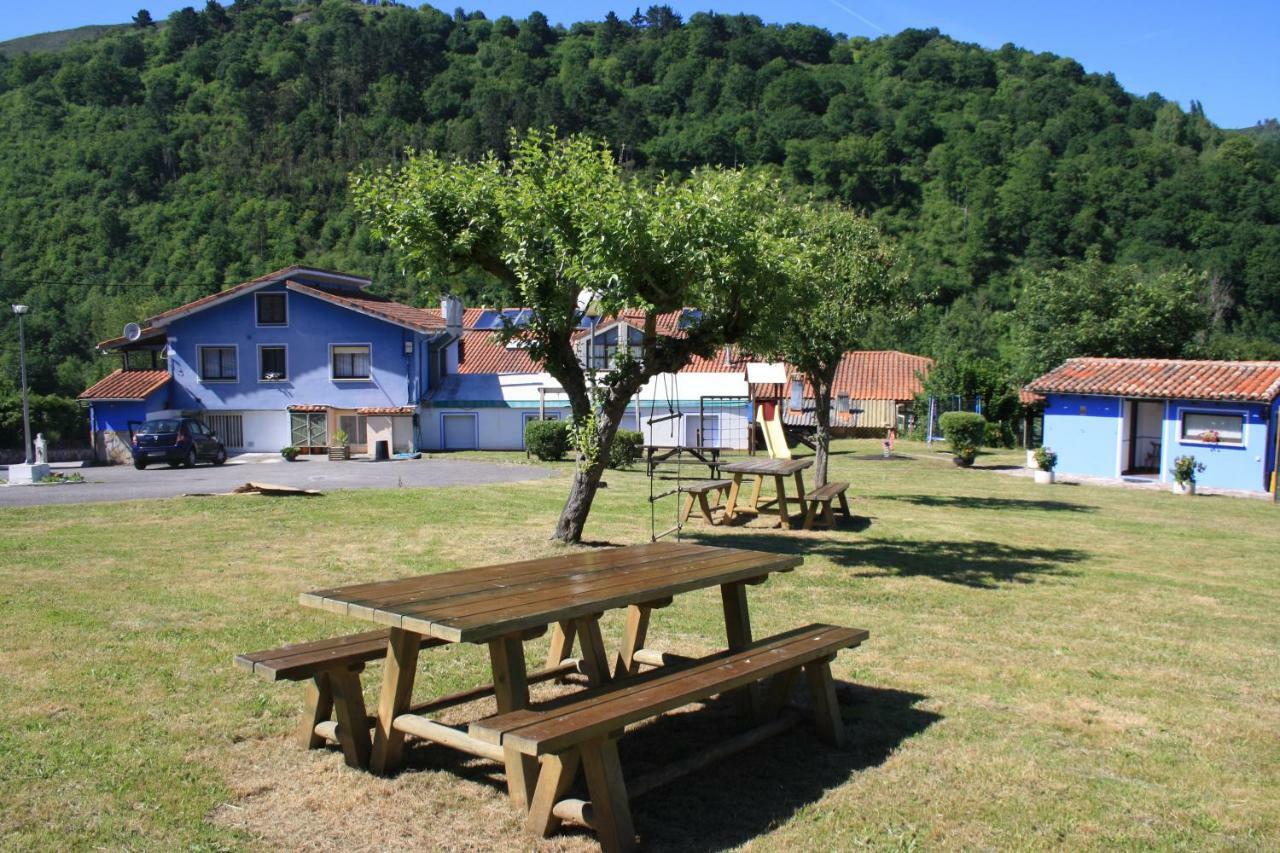 Hotel Avelina Onís Екстериор снимка